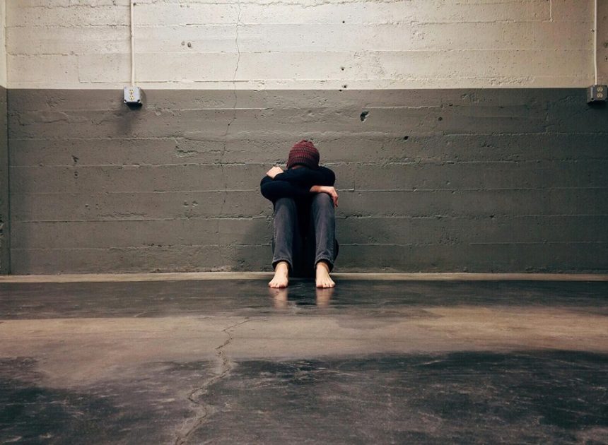 Delirios en directo y suicidios alimentados por la IA: qué está pasando realmente con la IA y la salud mental
