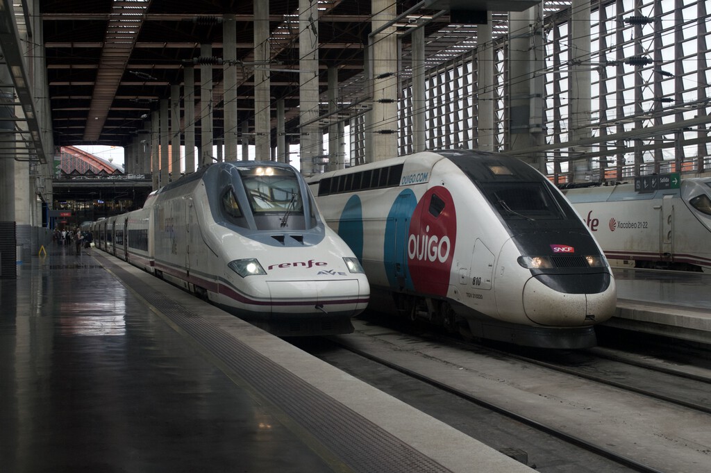 Crónica de un fracaso en el Madrid-Barcelona: Renfe se queda sin trenes, sin AVLO y pone la alfombra a sus competidores