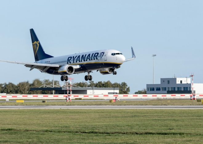 Ryanair cierra su base de Santiago y cancela vuelos a cinco ciudades españolas: un millón de plazas menos por las tasas de Aena